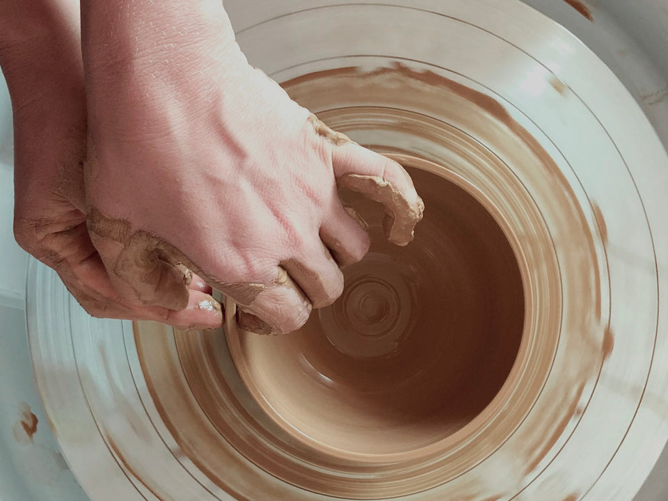 Craft, wheel throwing, hand made, studio, process, ceramic, clay, making of a bowl. Artigianato, fatto a mano, tornio, argilla, ceramica, ciotola fatta a mano